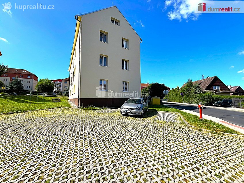Prodej bytu 3+1 93 m^2 Sklářská, Březová 
