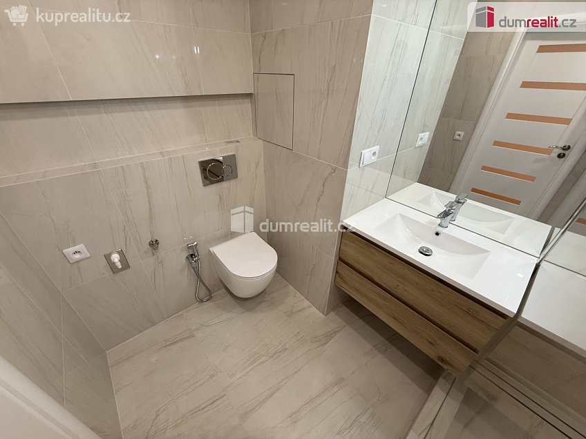 Pronájem bytu 2+kk 45 m^2 Kosmická, Praha 11 