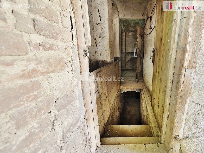 Prodej  rodinného domu 438 m^2 Děčany, Děčany 