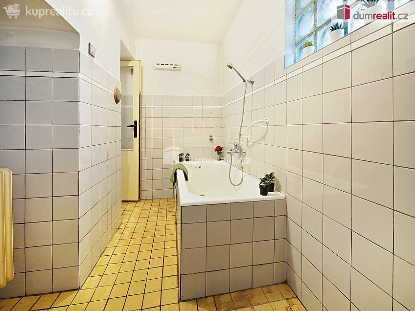 Prodej  rodinného domu 438 m^2 Děčany, Děčany 