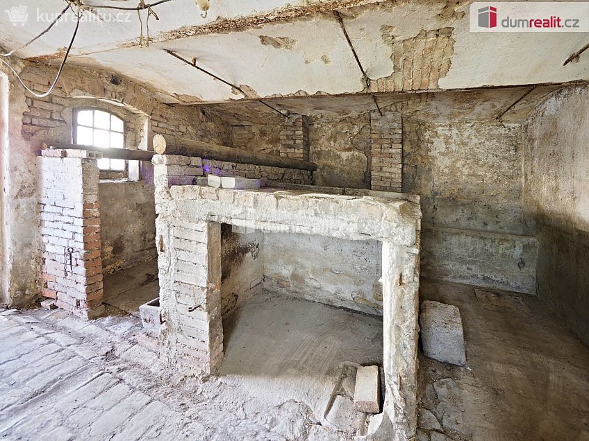 Prodej  rodinného domu 438 m^2 Děčany, Děčany 