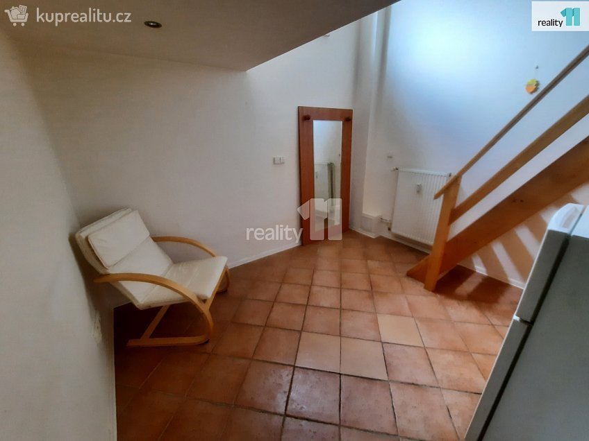 Pronájem bytu 2+kk 27 m^2 Štúrova, Praha 4 