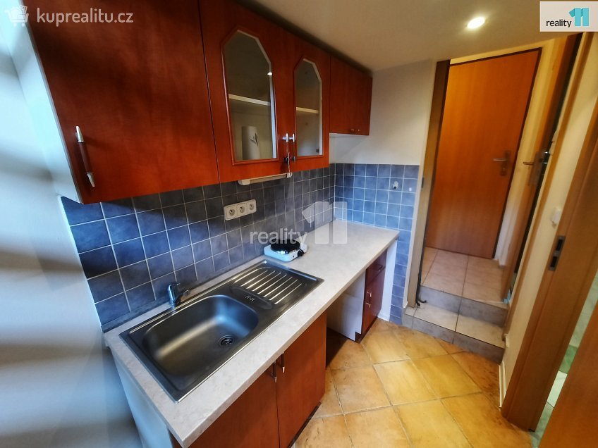 Pronájem bytu 2+kk 27 m^2 Štúrova, Praha 4 