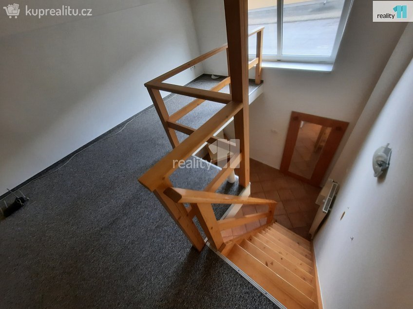 Pronájem bytu 2+kk 27 m^2 Štúrova, Praha 4 