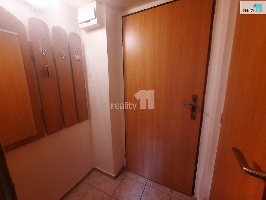 Pronájem bytu 2+kk 27 m^2 Štúrova, Praha 4 