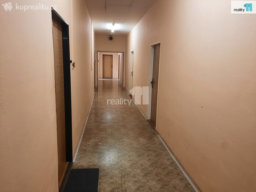 Pronájem bytu 2+kk 27 m^2 Štúrova, Praha 4 