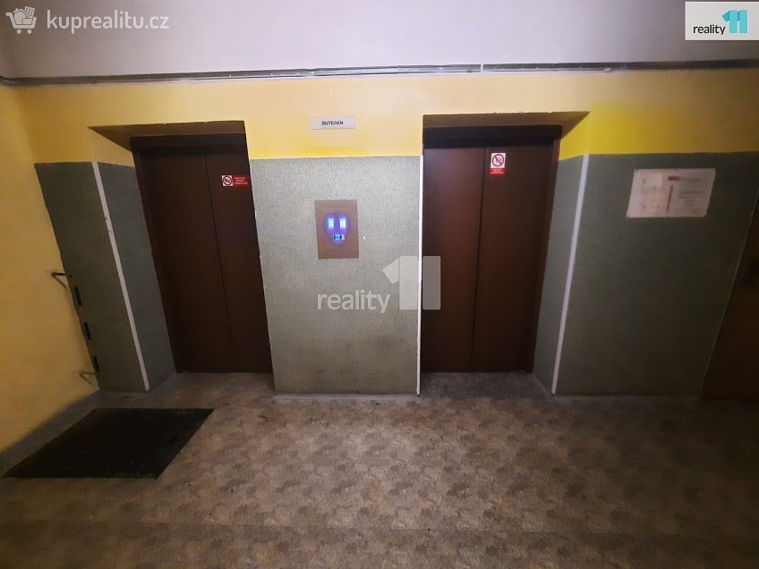 Pronájem bytu 2+kk 27 m^2 Štúrova, Praha 4 