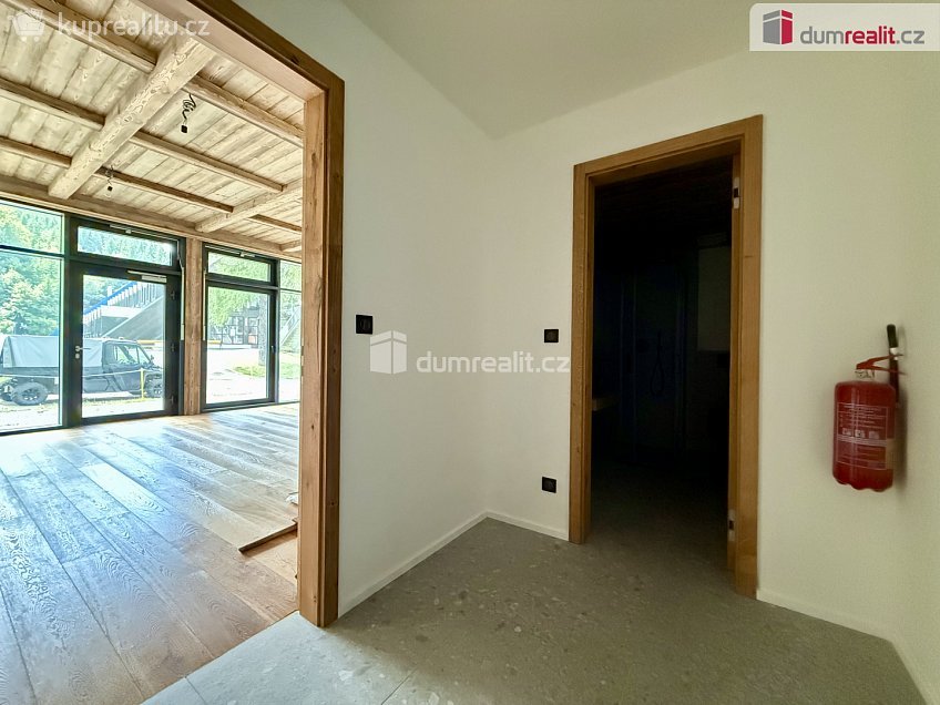 Pronájem  obchodních prostor 45 m^2 Harrachov, Harrachov 