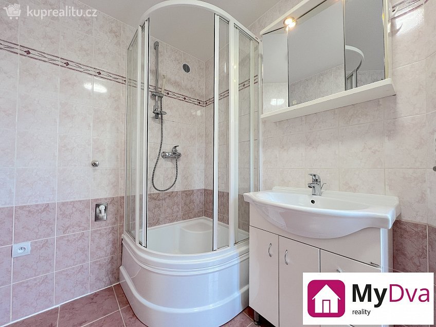 Pronájem bytu 3+1 74 m^2 Větrná, Znojmo 