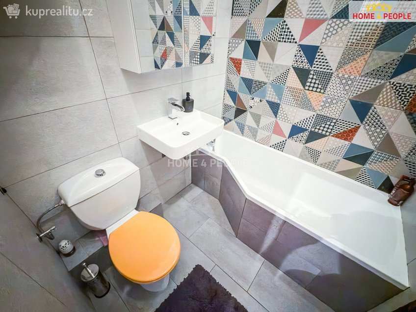 Prodej bytu 1+kk 38 m^2 Železničního pluku, Pardubice 