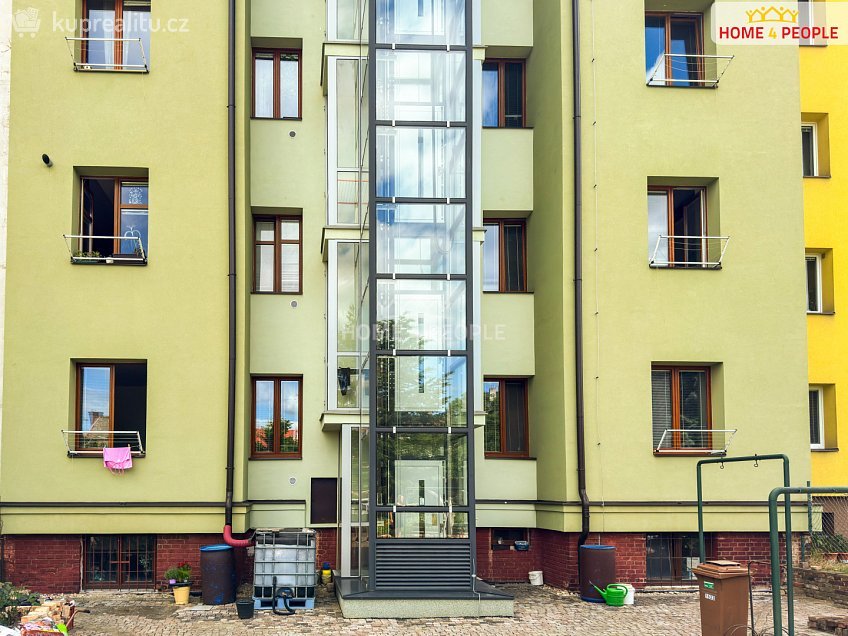 Prodej bytu 1+kk 38 m^2 Železničního pluku, Pardubice 
