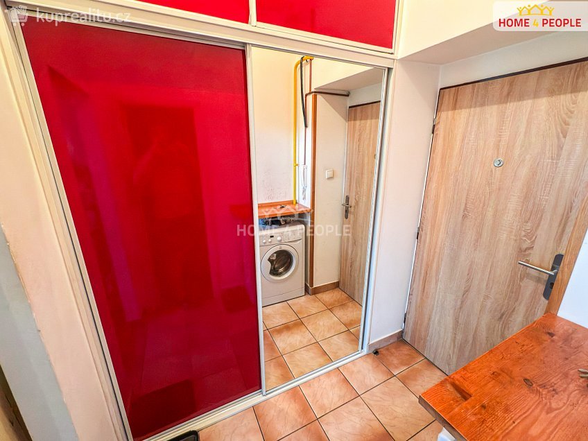 Prodej bytu 1+kk 38 m^2 Železničního pluku, Pardubice 