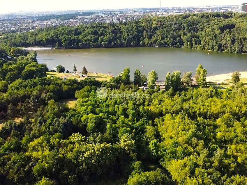 Pronájem bytu 2+kk 62 m^2 Výstavní, Praha 11 