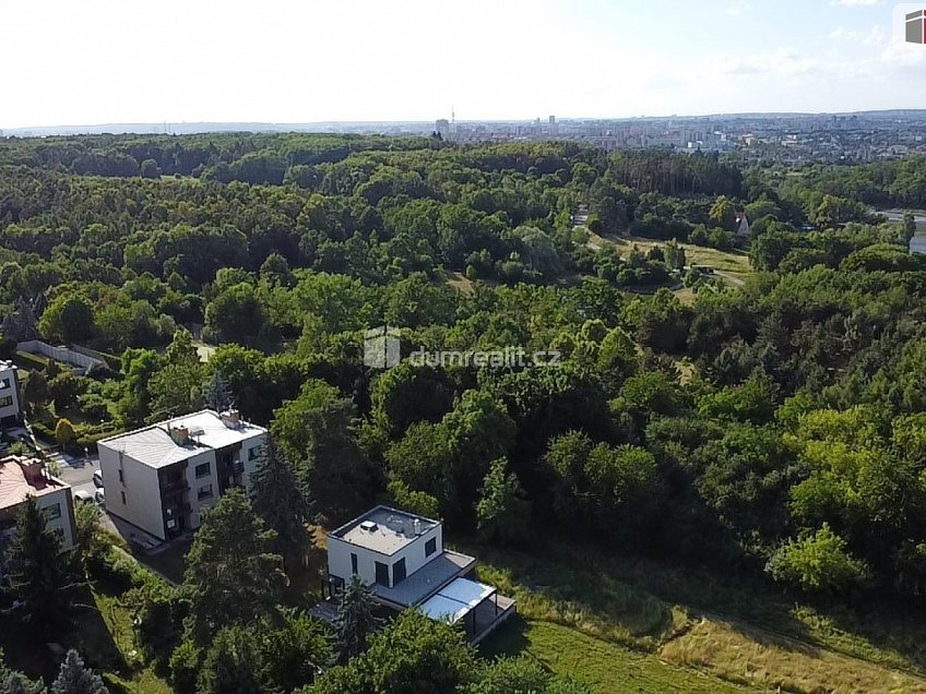 Pronájem bytu 2+kk 62 m^2 Výstavní, Praha 11 
