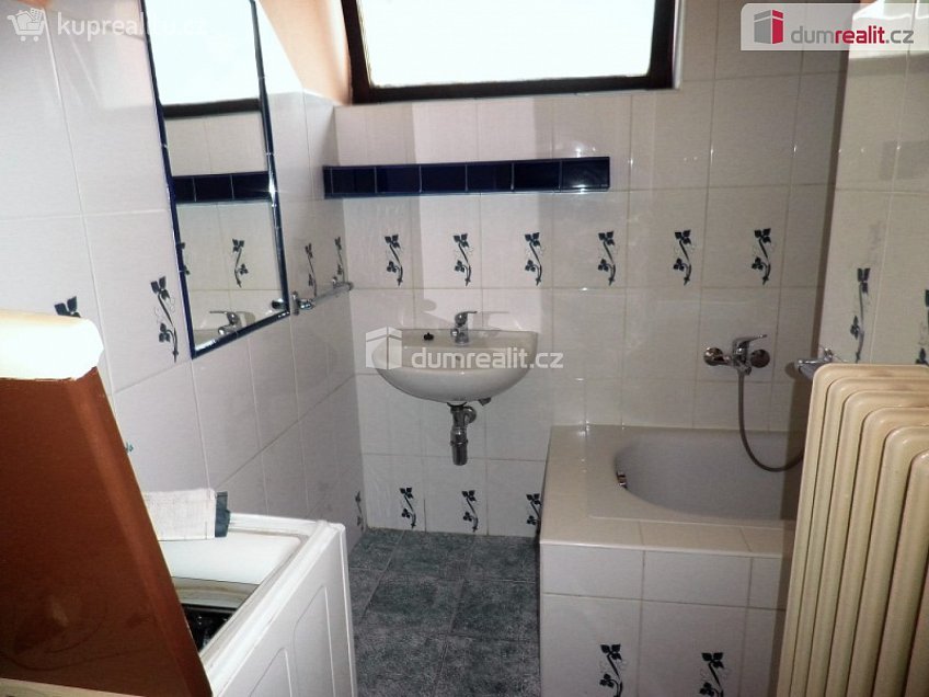 Pronájem bytu 2+kk 48 m^2 V slavětíně, Praha 20 