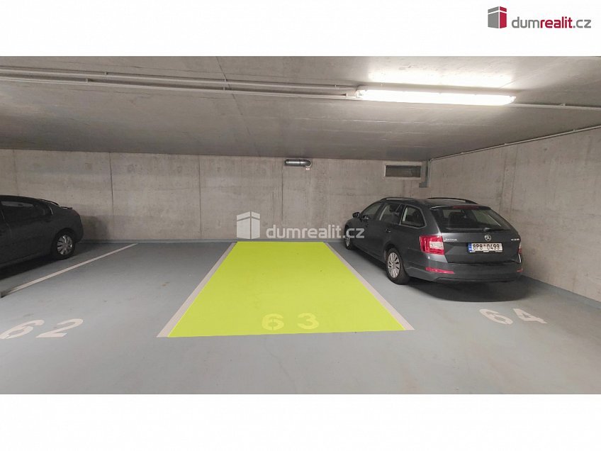 Pronájem  garáže 15 m^2 Bermanova, Praha-Čakovice 