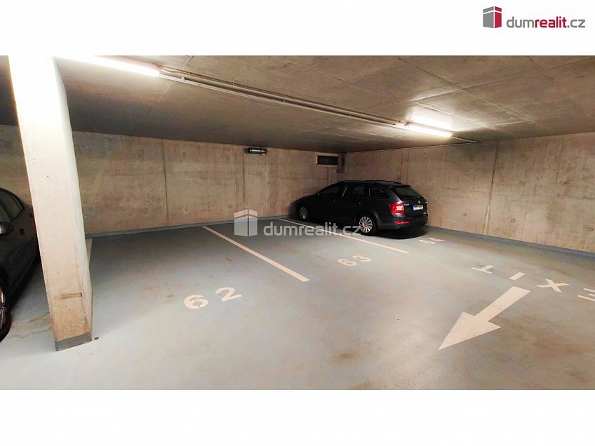 Pronájem  garáže 15 m^2 Bermanova, Praha-Čakovice 