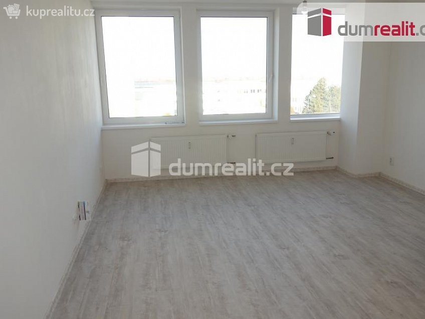 Pronájem bytu 1+kk 30 m^2 J. Opletala, Břeclav 