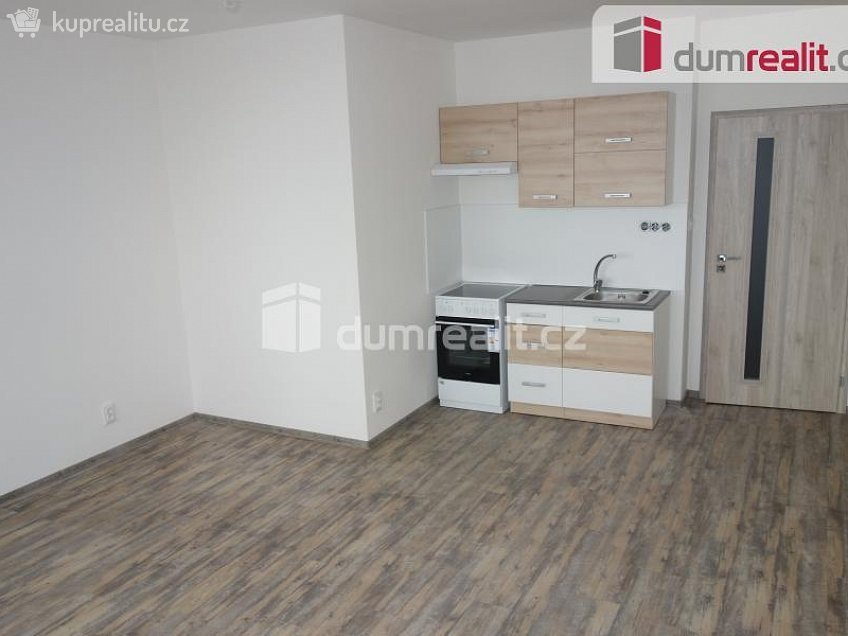 Pronájem bytu 1+kk 30 m^2 J. Opletala, Břeclav 