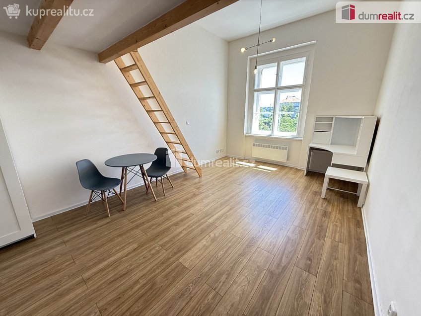 Pronájem bytu 1+kk 38 m^2 Na Valentince, Praha 5 