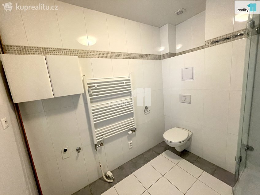 Prodej bytu 2+1 55 m^2 Závodu míru, Karlovy Vary 