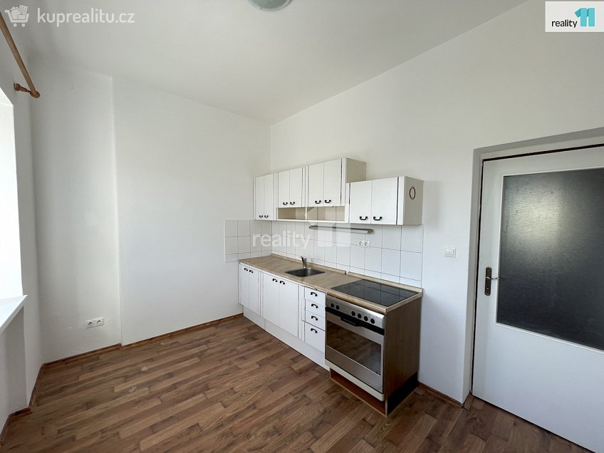 Prodej bytu 2+1 55 m^2 Závodu míru, Karlovy Vary 
