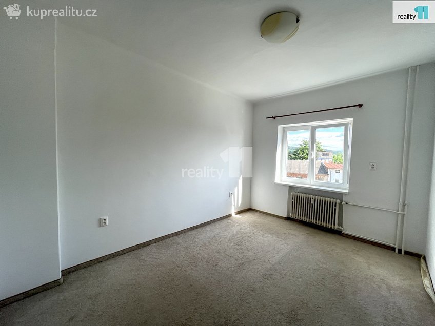 Prodej bytu 2+1 55 m^2 Závodu míru, Karlovy Vary 