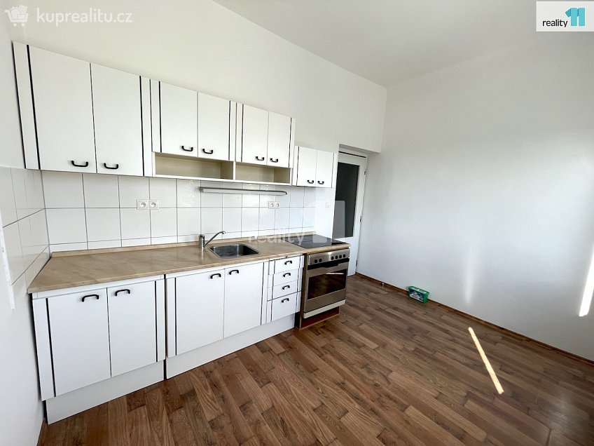 Prodej bytu 2+1 55 m^2 Závodu míru, Karlovy Vary 