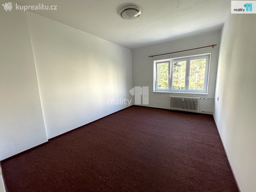 Prodej bytu 2+1 55 m^2 Závodu míru, Karlovy Vary 