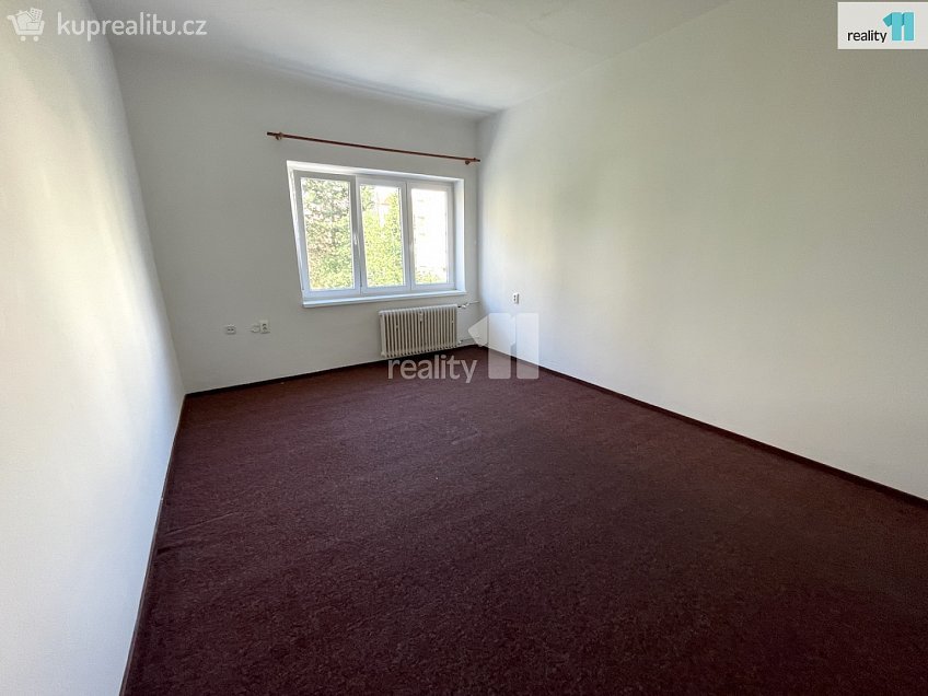 Prodej bytu 2+1 55 m^2 Závodu míru, Karlovy Vary 