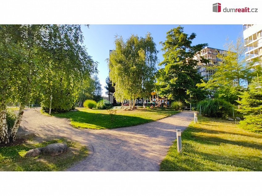 Pronájem bytu 2+kk 55 m^2 Pitterova, Praha 3 