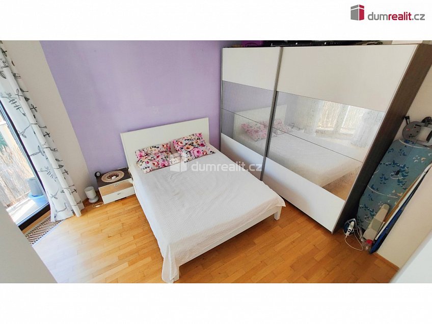 Pronájem bytu 2+kk 55 m^2 Pitterova, Praha 3 