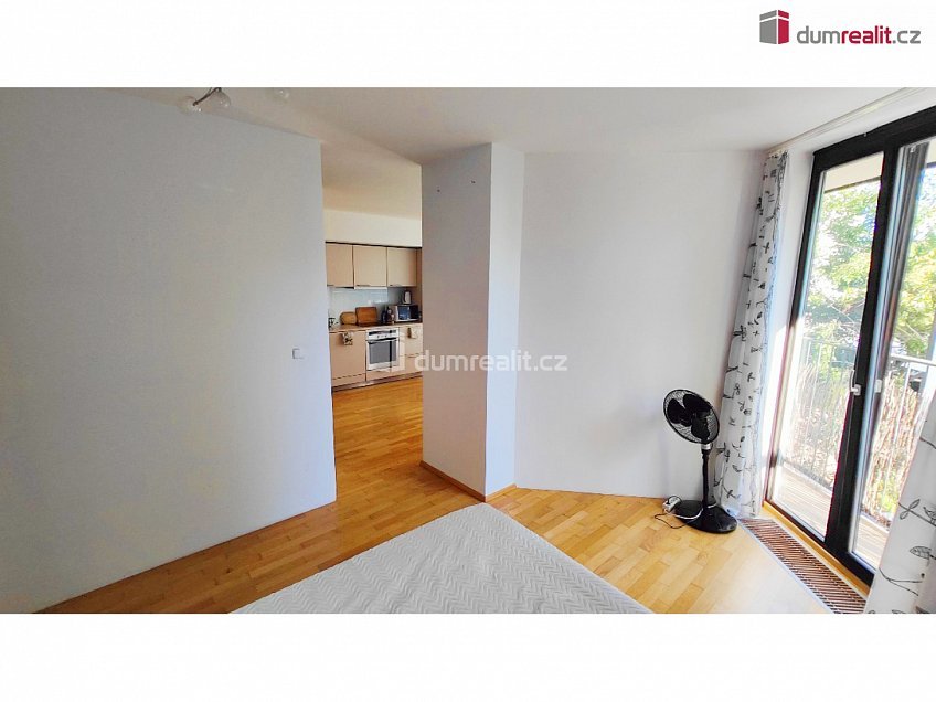 Pronájem bytu 2+kk 55 m^2 Pitterova, Praha 3 