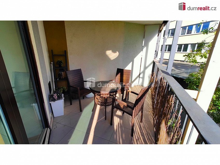 Pronájem bytu 2+kk 55 m^2 Pitterova, Praha 3 