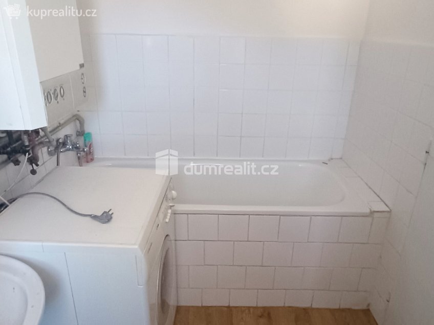 Pronájem bytu 2+1 49 m^2 Dobrovského, Děčín 