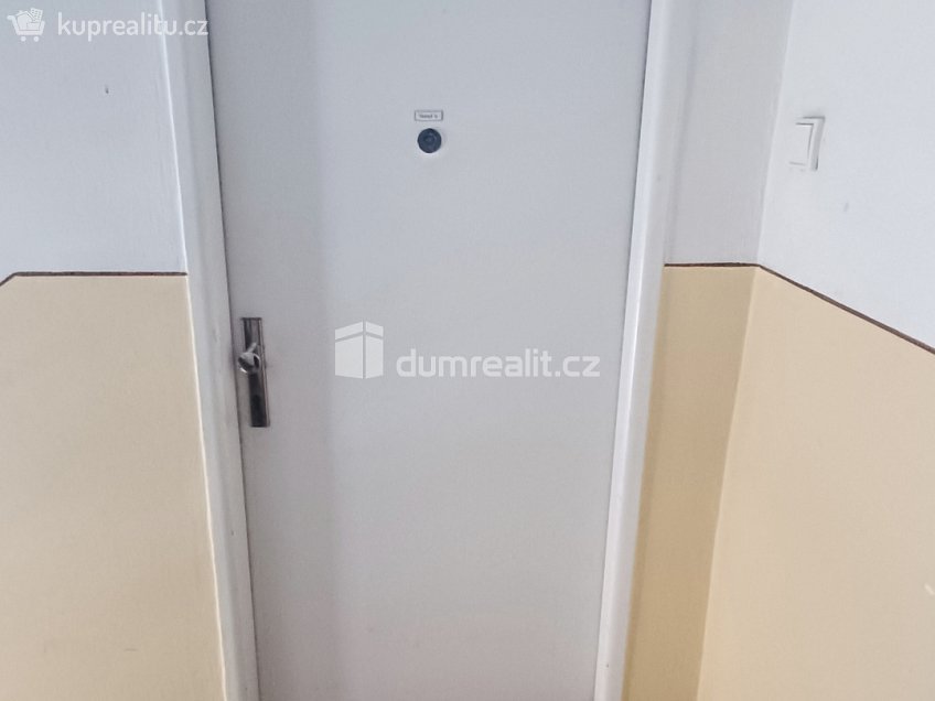 Pronájem bytu 2+1 49 m^2 Dobrovského, Děčín 