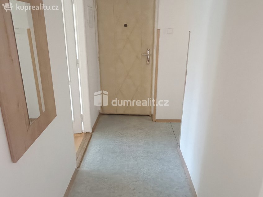 Pronájem bytu 2+1 49 m^2 Dobrovského, Děčín 