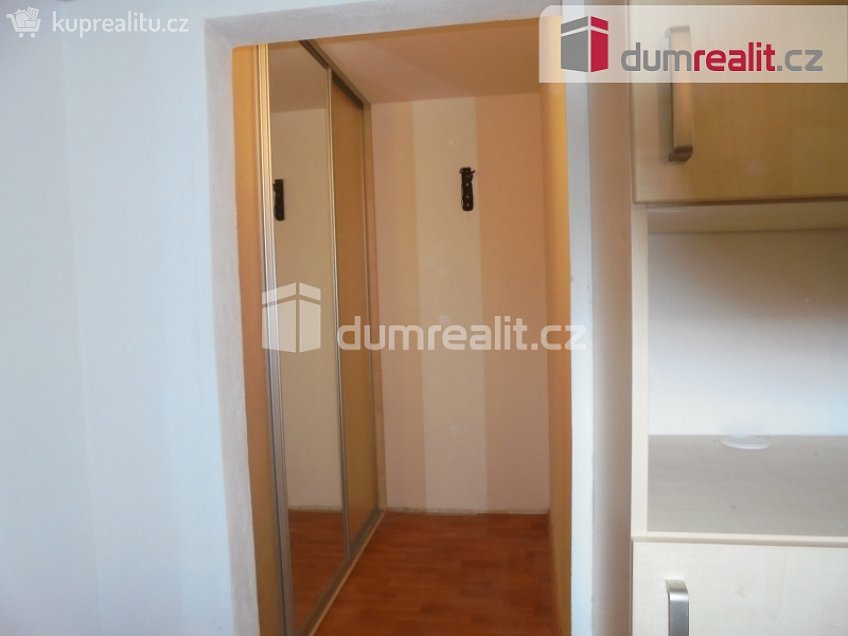 Pronájem bytu 1+kk 31 m^2 Nad Opatovem, Praha 11 