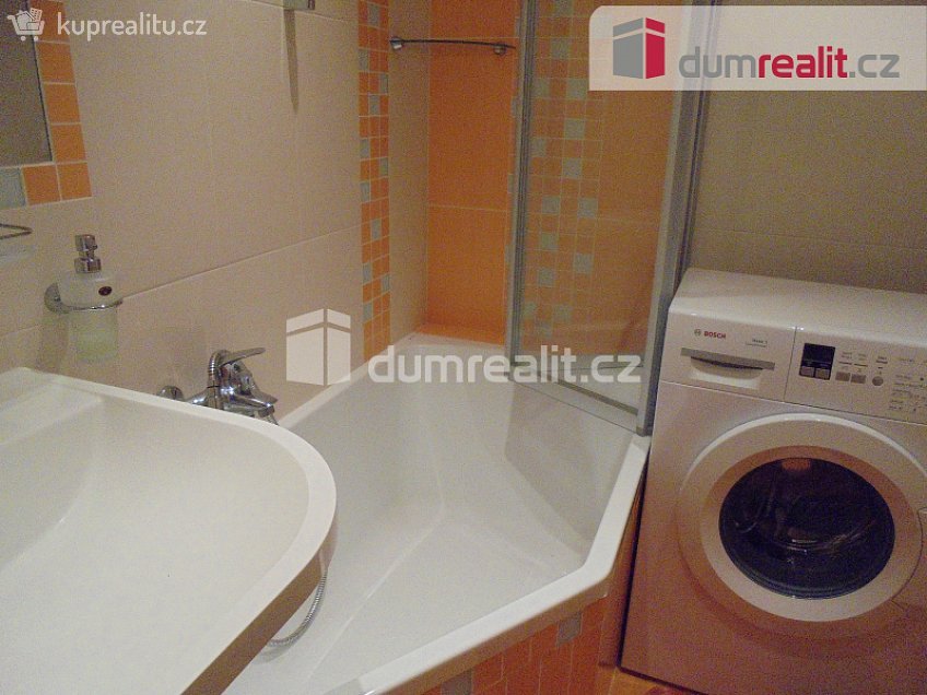 Pronájem bytu 1+kk 31 m^2 Nad Opatovem, Praha 11 