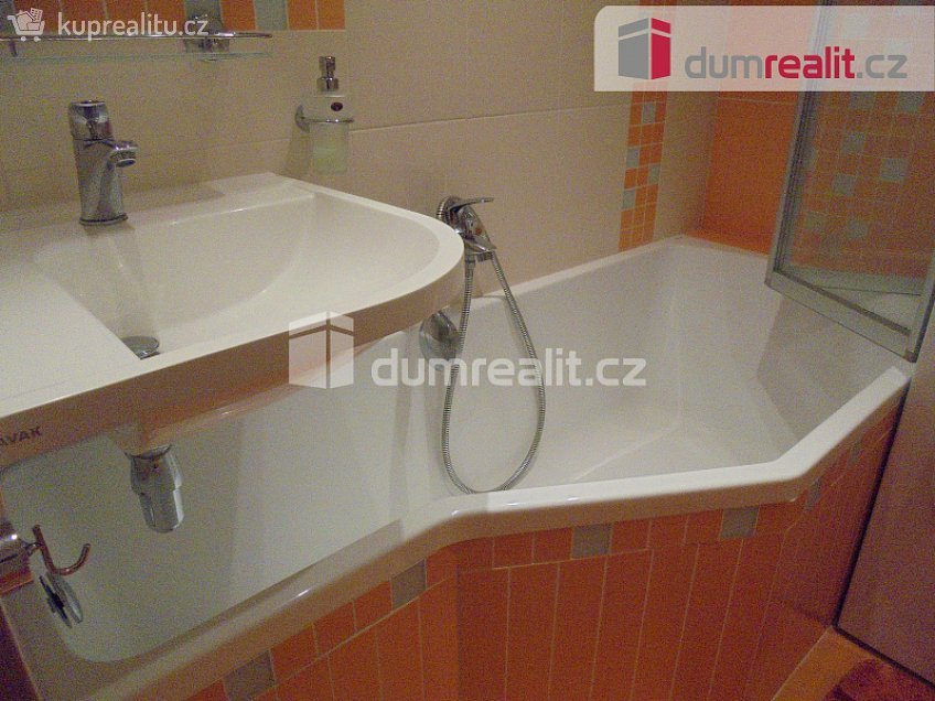 Pronájem bytu 1+kk 31 m^2 Nad Opatovem, Praha 11 