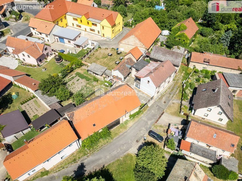 Prodej  rodinného domu 1027 m^2 Bechlín, Bechlín 