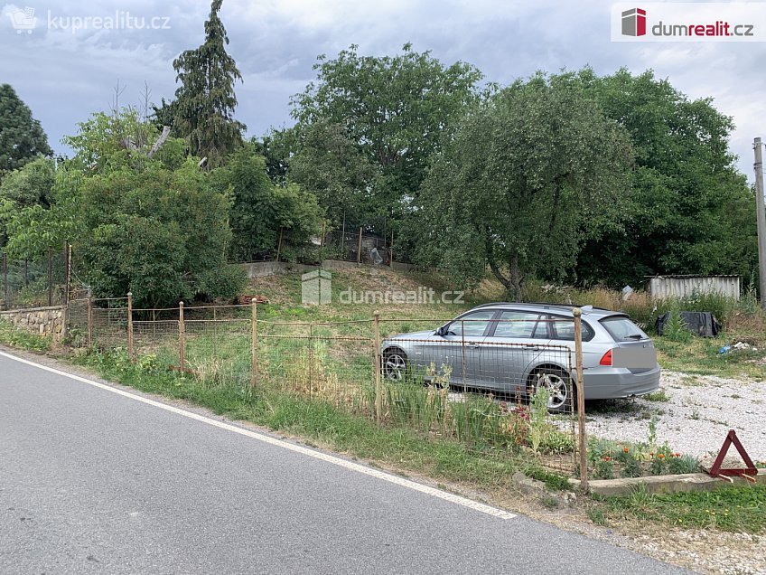 Prodej  stavebního pozemku 530 m^2 Nesvačily, Nesvačily 