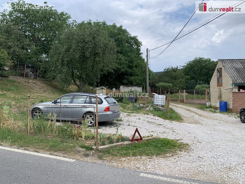 Prodej  stavebního pozemku 530 m^2 Nesvačily, Nesvačily 