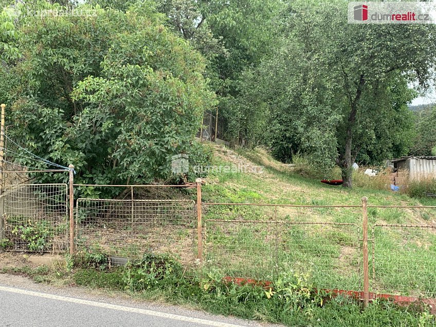 Prodej  stavebního pozemku 530 m^2 Nesvačily, Nesvačily 
