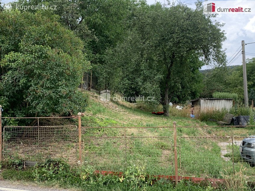 Prodej  stavebního pozemku 530 m^2 Nesvačily, Nesvačily 