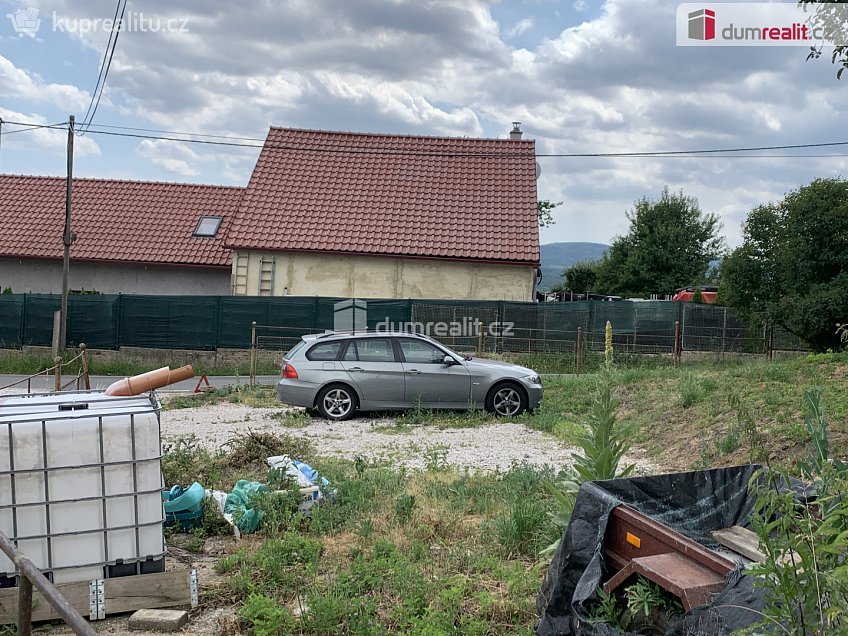 Prodej  stavebního pozemku 530 m^2 Nesvačily, Nesvačily 