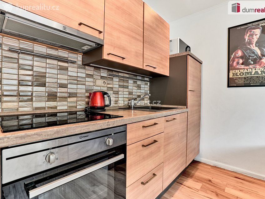 Prodej bytu 1+kk 24 m^2 Moskevská, Karlovy Vary 