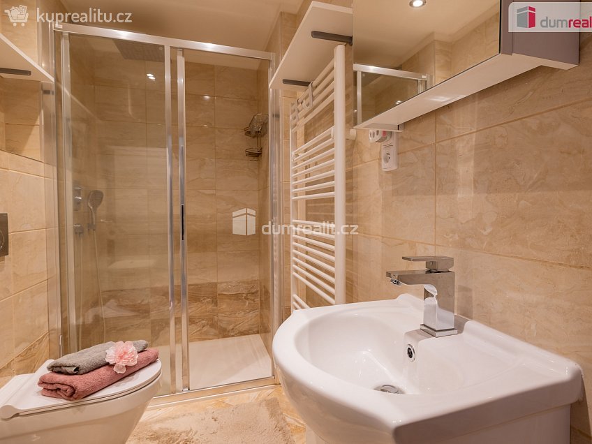 Prodej  rodinného domu 280 m^2 U Gabrielky, Praha-Nebušice 