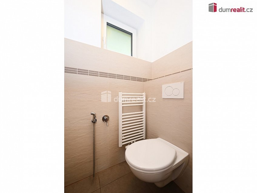 Prodej  rodinného domu 62 m^2 K úvozu, Praha-Lochkov 