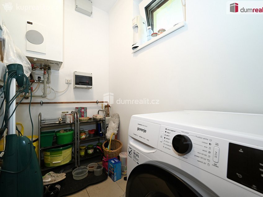 Prodej  rodinného domu 62 m^2 K úvozu, Praha-Lochkov 